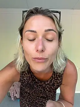 petrouchkaaa_ live