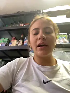 Andrea_19blonde live
