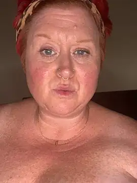 BustyRedxx live