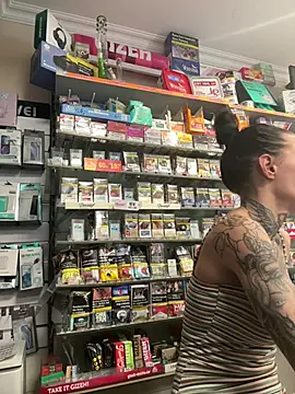 SkinnyLilly live