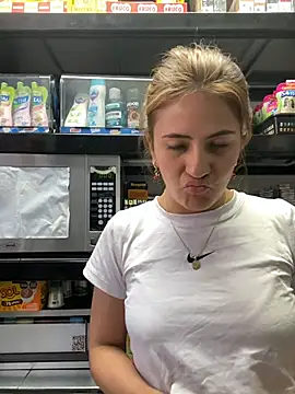 Andrea_19blonde live
