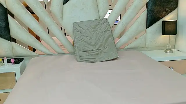 LunaySebastian live