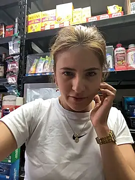 Andrea_19blonde live