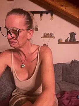 LucyLingerie78 live