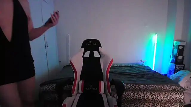 HoneyValentine live