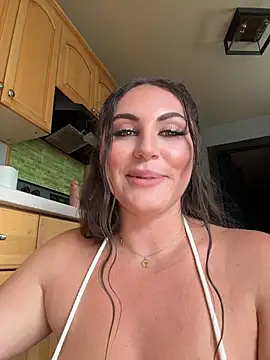 lovely_beast live