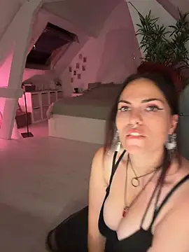 LunaMoongirl live