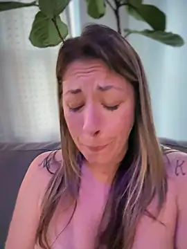 MiraKisss live