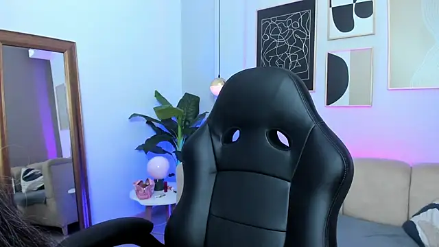 _Nicoletteshea_ live