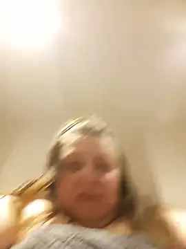 HotHornyEmmaX live