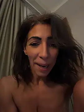 Yasmiinee live