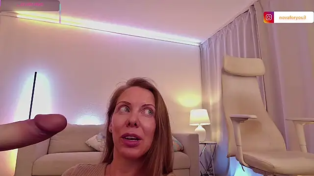 Nova-Lee live