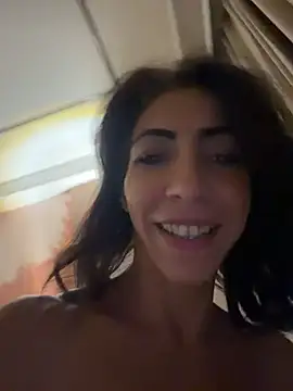 Yasmiinee live