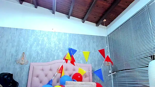naomidibello live