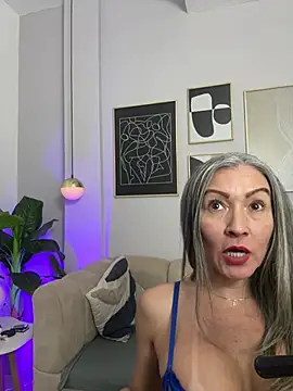 _Nicoletteshea_ live