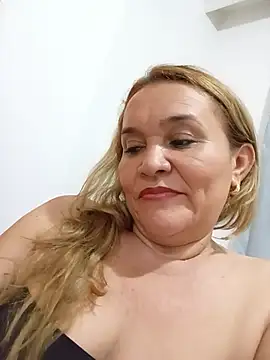 Sara_hilton02 live