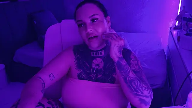 _MelinaCurves_ live