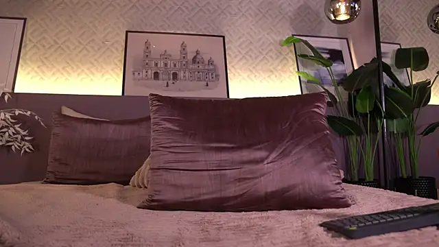 ElleDiane live