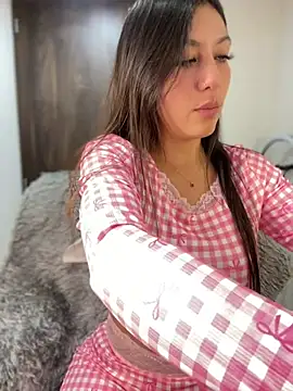 MiaJones21 live