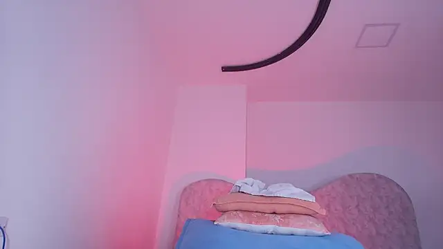naomi_kyse live