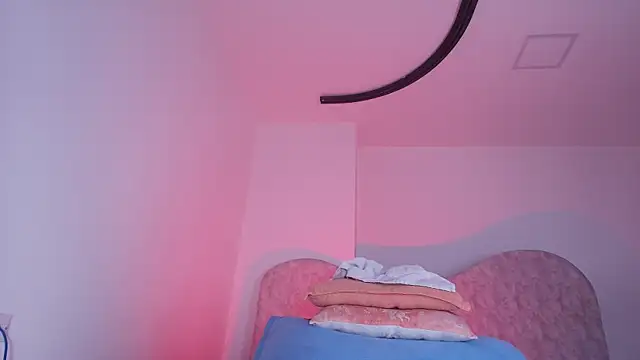 naomi_kyse live