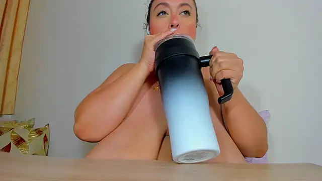 cleopatra_bigboobs01 live