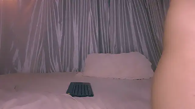 Miiafoxxx live