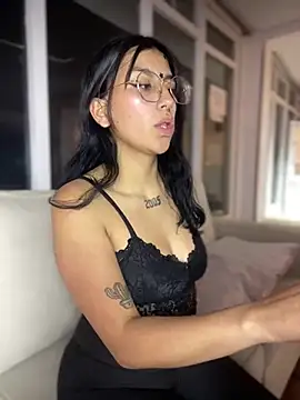 GabyLopez_Pink live