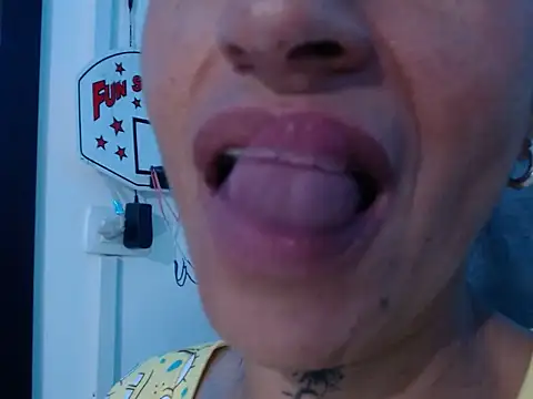 Ninadesire0211 live