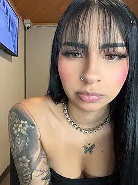 Hilary_pinkk live