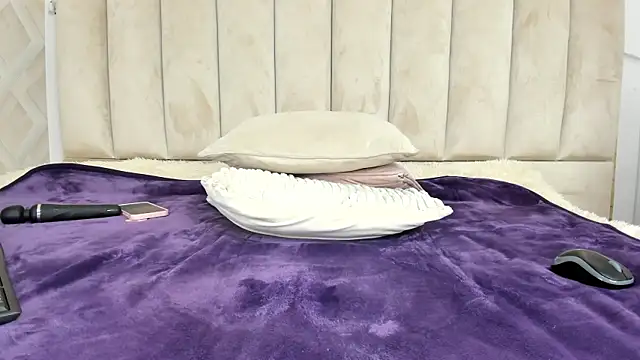 Anniie_Queen live