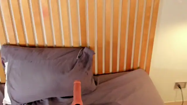Scarlett_grey1 live