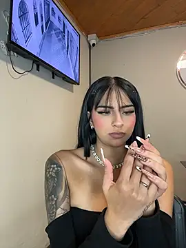 Hilary_pinkk live