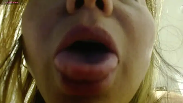 LauraReeves live