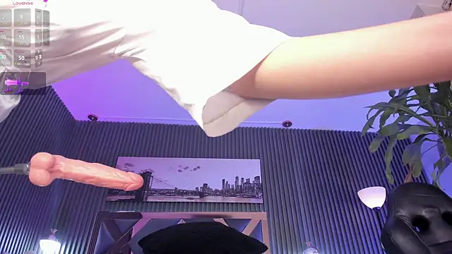 emma_white_01 live
