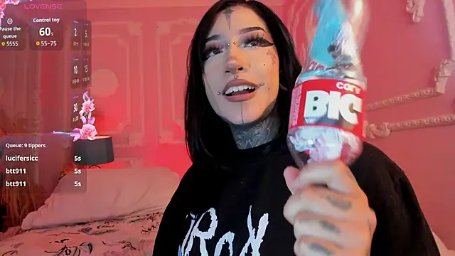Kat_VonDe live
