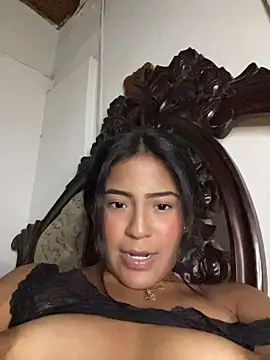 LeahBar live