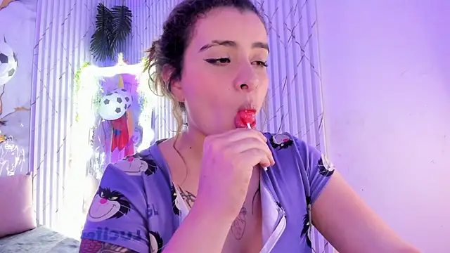 Naomy_tay1 live