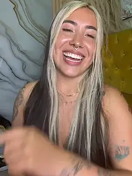 ManuelaVeeleez live