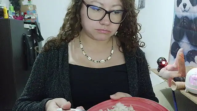 curly_greeneyed live