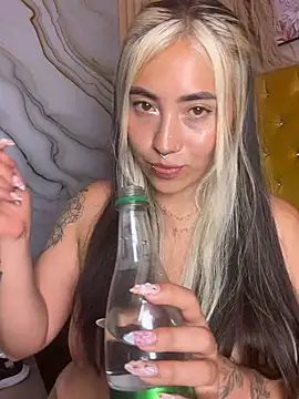 ManuelaVeeleez live