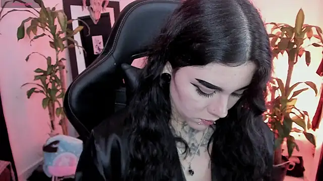 MissCharlottte_18 profile