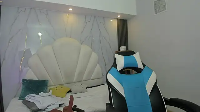 Lizzie_Williams_ live