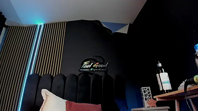 Nicolette_ks_ live