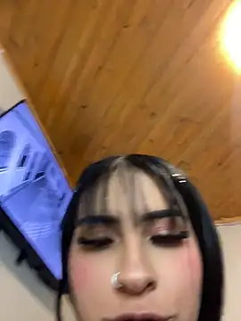 Hilary_pinkk live