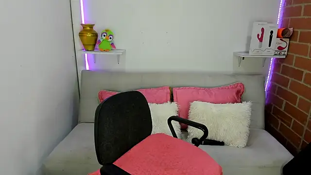 rukminilatin live