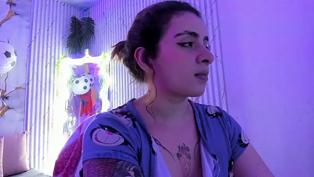 Naomy_tay1 live
