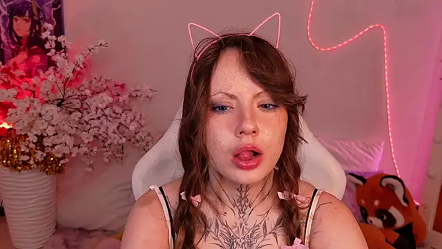 EricaMoonn live