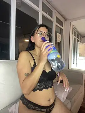GabyLopez_Pink live