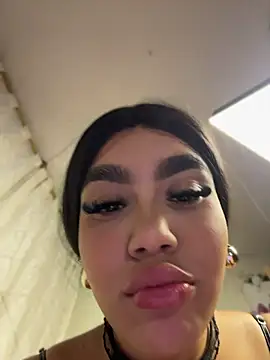 Tyra_malkovaa live
